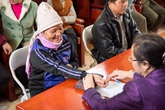 Vĩnh Phúc: 200 người cao tuổi được khám và phát thuốc miễn phí Vĩnh Phúc: 200 người cao tuổi được khám và phát thuốc miễn phí
