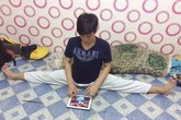 Những tư thế ngồi chơi game khó đỡ của các game thủ Những tư thế ngồi chơi game khó đỡ của các game thủ
