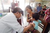 Khám, phát thuốc và tặng quà hàng trăm trẻ hoàn cảnh khó khăn Khám, phát thuốc và tặng quà hàng trăm trẻ hoàn cảnh khó khăn