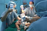Nghi án giết vợ, con 1 tuổi rồi uống thuốc độc tự tử Nghi án giết vợ, con 1 tuổi rồi uống thuốc độc tự tử