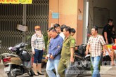 Phóng dao làm chết vợ ngay cầu thang chung cư Phóng dao làm chết vợ ngay cầu thang chung cư