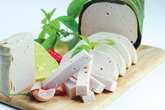 Cách nhận biết giò có hàn the để không bị 'đầu độc' Cách nhận biết giò có hàn the để không bị 'đầu độc'