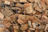 Mặt bé trai hoại tử do hàng chục mảnh dằm đâm vào Mặt bé trai hoại tử do hàng chục mảnh dằm đâm vào