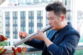 Bằng Kiều đấu giá chiếc điếu cày “bất ly thân” trong Đêm tình nhân 2 Bằng Kiều đấu giá chiếc điếu cày “bất ly thân” trong Đêm tình nhân 2