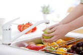 7 cách khử thuốc trừ sâu trong rau quả 7 cách khử thuốc trừ sâu trong rau quả
