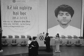 Nam sinh mất đột ngột, trường trao bằng tốt nghiệp cho cha Nam sinh mất đột ngột, trường trao bằng tốt nghiệp cho cha