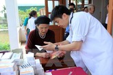 Khám, phát thuốc miễn phí cho 2.500 người nghèo Khám, phát thuốc miễn phí cho 2.500 người nghèo