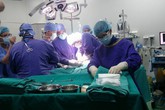 Hạnh phúc vỡ òa của người đàn bà thoát khỏi "hội chứng người hàng xóm" Hạnh phúc vỡ òa của người đàn bà thoát khỏi "hội chứng người hàng xóm"