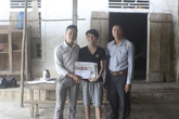 Vòng tay Nhân ái (MS 114): Hơn 20 triệu đồng cho cậu bé suy thận nuôi bà và cha tâm thần Vòng tay Nhân ái (MS 114): Hơn 20 triệu đồng cho cậu bé suy thận nuôi bà và cha tâm thần