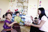 Thưởng Tết giáo viên: Nơi tưng bừng, chốn ngậm ngùi Thưởng Tết giáo viên: Nơi tưng bừng, chốn ngậm ngùi