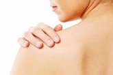Mụn dưới da ở lưng: Nguyên nhân và cách điều trị Mụn dưới da ở lưng: Nguyên nhân và cách điều trị