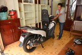 Hoảng hồn với những chiêu mở cốp xe tay ga không cần chìa khóa Hoảng hồn với những chiêu mở cốp xe tay ga không cần chìa khóa