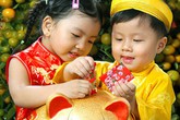 Dạy trẻ dùng tiền mừng tuổi có ích Dạy trẻ dùng tiền mừng tuổi có ích