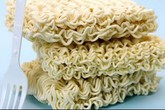 Sai lầm trong cách ăn khiến mỳ ăn liền càng nhiều tác hại Sai lầm trong cách ăn khiến mỳ ăn liền càng nhiều tác hại