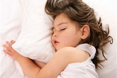 Không nên cho trẻ ngủ với gối Không nên cho trẻ ngủ với gối