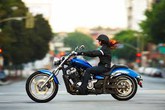 Bỏ hoàn toàn quy định "ngực lép không được lái xe" Bỏ hoàn toàn quy định "ngực lép không được lái xe"