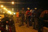 Đôi nam nữ khoá cổ xe rồi ôm nhau nhảy xuống sông tự tử Đôi nam nữ khoá cổ xe rồi ôm nhau nhảy xuống sông tự tử