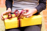 Nỗi khổ của các ông chồng khi tặng quà 8/3 Nỗi khổ của các ông chồng khi tặng quà 8/3
