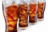 Uống một lon nước ngọt "nạp" gần cả lạng đường Uống một lon nước ngọt "nạp" gần cả lạng đường