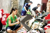Bỏ tiền triệu mua “hàng hiệu” cho người cõi âm Bỏ tiền triệu mua “hàng hiệu” cho người cõi âm
