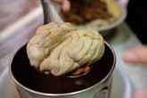 Sai lầm khi tẩm bổ bằng óc Sai lầm khi tẩm bổ bằng óc