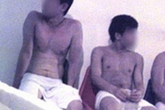 Thân phận 'trai bán hoa' ở các cơ sở massage đèn mờ Thân phận 'trai bán hoa' ở các cơ sở massage đèn mờ