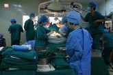 Phút giành sự sống cho bé gái ngưng tim ở Sài Gòn Phút giành sự sống cho bé gái ngưng tim ở Sài Gòn