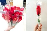 Quà "độc" ngày 8/3: Hoa hồng kết bằng... quần lót Quà "độc" ngày 8/3: Hoa hồng kết bằng... quần lót