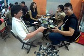 Quán nhậu Sài Gòn treo bảng xin khách đừng đập bát Quán nhậu Sài Gòn treo bảng xin khách đừng đập bát