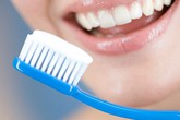 Mắc bệnh vì đánh răng 4 lần mỗi ngày Mắc bệnh vì đánh răng 4 lần mỗi ngày