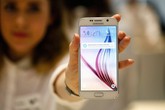 Galaxy S6 xách tay giảm giá mạnh, thách thức hàng chính hãng Galaxy S6 xách tay giảm giá mạnh, thách thức hàng chính hãng
