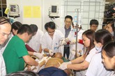 Sập giàn giáo kinh hoàng ở Hà Tĩnh: Bộ Y tế cử bác sĩ đi xuyên đêm Sập giàn giáo kinh hoàng ở Hà Tĩnh: Bộ Y tế cử bác sĩ đi xuyên đêm