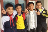 4 học sinh trả lại sổ tiết kiệm 160 triệu đồng 4 học sinh trả lại sổ tiết kiệm 160 triệu đồng