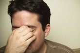 Mắc sùi mào gà vì hay đi hát karaoke "tay vịn" Mắc sùi mào gà vì hay đi hát karaoke "tay vịn"