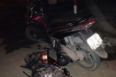 Đâm xe máy vào tường, hai thanh niên văng xa chục mét Đâm xe máy vào tường, hai thanh niên văng xa chục mét