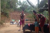 Tảo hôn thời hiện đại: Lấy chồng từ thuở 13 Tảo hôn thời hiện đại: Lấy chồng từ thuở 13