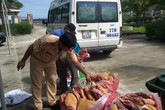 Gần nửa tấn thịt heo thối chờ lên bàn nhậu Gần nửa tấn thịt heo thối chờ lên bàn nhậu