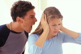 Ghen tuông, chồng dán keo vào "vùng kín" của vợ Ghen tuông, chồng dán keo vào "vùng kín" của vợ