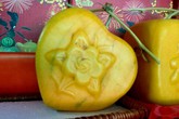 8 triệu đồng một cặp dưa hấu hình trái tim bán Tết 8 triệu đồng một cặp dưa hấu hình trái tim bán Tết