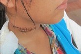 Cứa cổ vợ vì nói chuyện với đàn ông lạ Cứa cổ vợ vì nói chuyện với đàn ông lạ