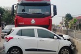 5 người trên ôtô 4 chỗ la hét khi bị tông xa 30 mét 5 người trên ôtô 4 chỗ la hét khi bị tông xa 30 mét