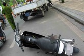 Xe máy chứa hơn một tỷ đồng bỏ lại bên lề đường Xe máy chứa hơn một tỷ đồng bỏ lại bên lề đường
