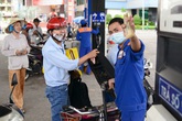 Xăng tăng giá từ 19h tối nay Xăng tăng giá từ 19h tối nay
