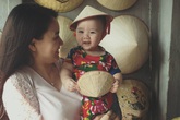Con gái Trang Nhung cười tít mắt khi được đi chơi Tết ở Hà Nội Con gái Trang Nhung cười tít mắt khi được đi chơi Tết ở Hà Nội