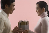 Những món quà 8/3 của ông chồng tâm lý Những món quà 8/3 của ông chồng tâm lý