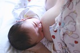7 sai lầm của mẹ khi cho con bú có thể lấy mạng trẻ 7 sai lầm của mẹ khi cho con bú có thể lấy mạng trẻ