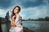 Anh Thư bay bổng với đầm lụa mỏng Anh Thư bay bổng với đầm lụa mỏng