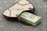 Bị phạt 7,5 triệu đồng vì nhặt được của rơi… không chịu trả người đánh mất Bị phạt 7,5 triệu đồng vì nhặt được của rơi… không chịu trả người đánh mất