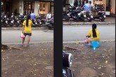 Sốc nặng vì các cảnh tè bậy ngang nhiên giữa thủ đô Hà Nội Sốc nặng vì các cảnh tè bậy ngang nhiên giữa thủ đô Hà Nội