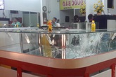 Cướp tiệm vàng "để lo cho bạn gái sắp sinh" Cướp tiệm vàng "để lo cho bạn gái sắp sinh"